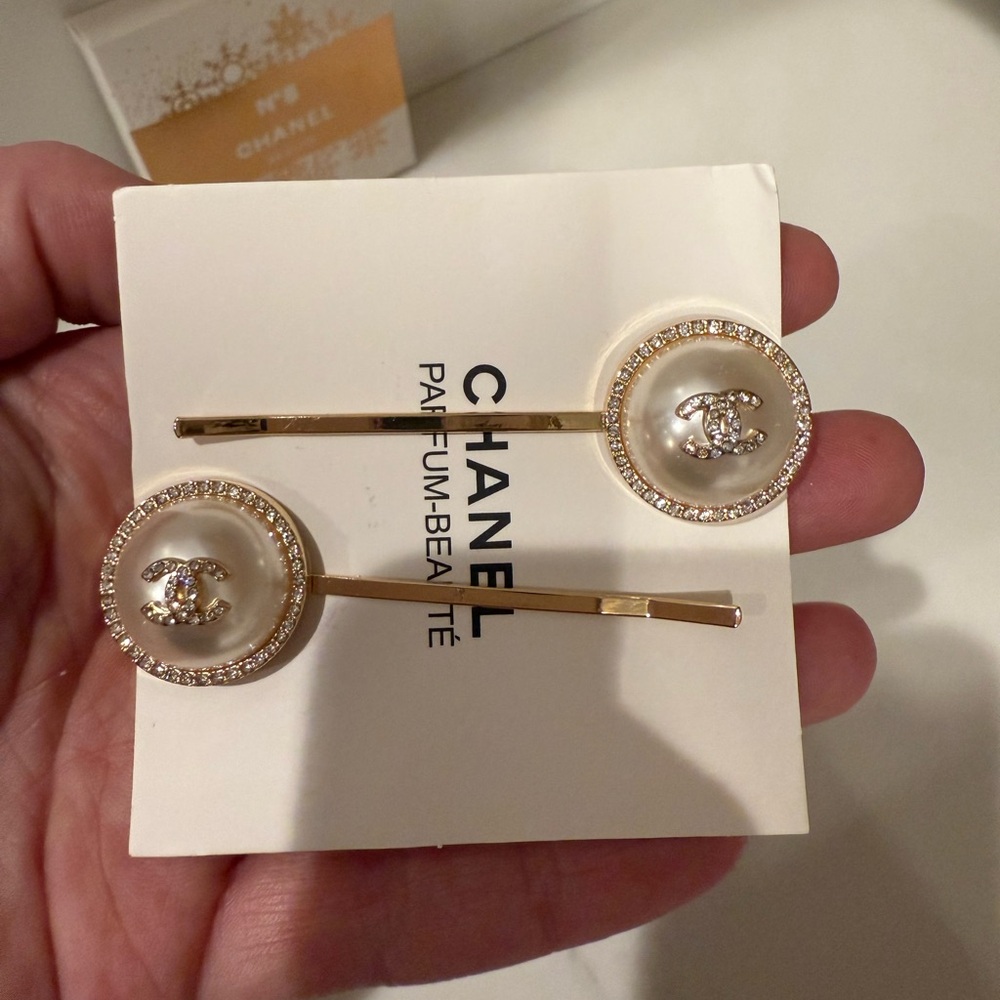 New CHANEL Gold and White Pearl Hair Pins - Picture 11 of 11